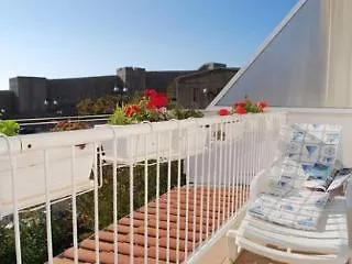 Gusar Hotel 2*